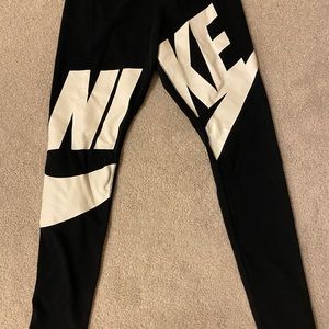 Nike leggings for working out size medium